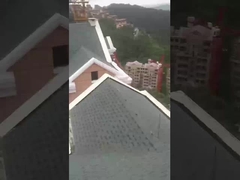 Tejas revestidas de piedra de color de grano de madera Tejas de metal revestidas de piedra resistentes al agua